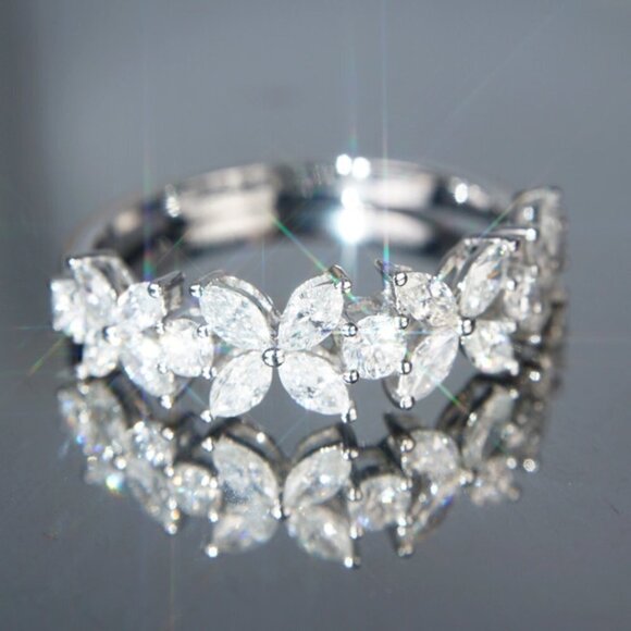 Jewelry - 💍Beautiful Dainty Flower Crystal Clear Silver Plated Ring for Women, UNVN12218